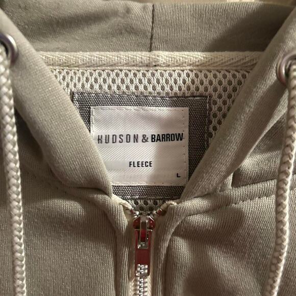 Minimal cute oversized zip up - Picture 2 of 4